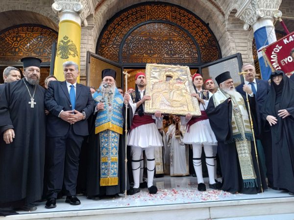 Με λαμπρότητα και μεγαλοπρέπεια υποδέχθηκε την ιερά εικόνα της Παναγίας Εικοσιφοίνισσας ο Δήμος Κορδελιού - Ευόσμου