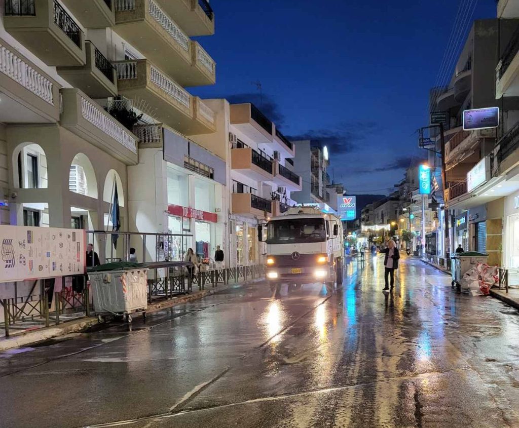 Σε γιορτινή ατμόσφαιρα με χιλιάδες συμμετέχοντες πραγματοποιήθηκε ο δρόμος των 5.000μ. στο πλαίσιο του 12ου Νυχτερινού Ημιμαραθωνίου Θεσσαλονίκης