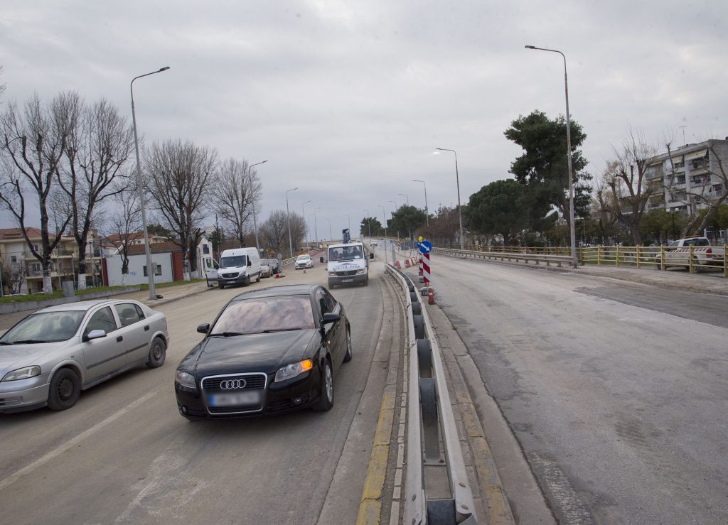 Σε αμφίδρομη κίνηση δόθηκε το ένα ρεύμα της Γέφυρας Δεδροποτάμου