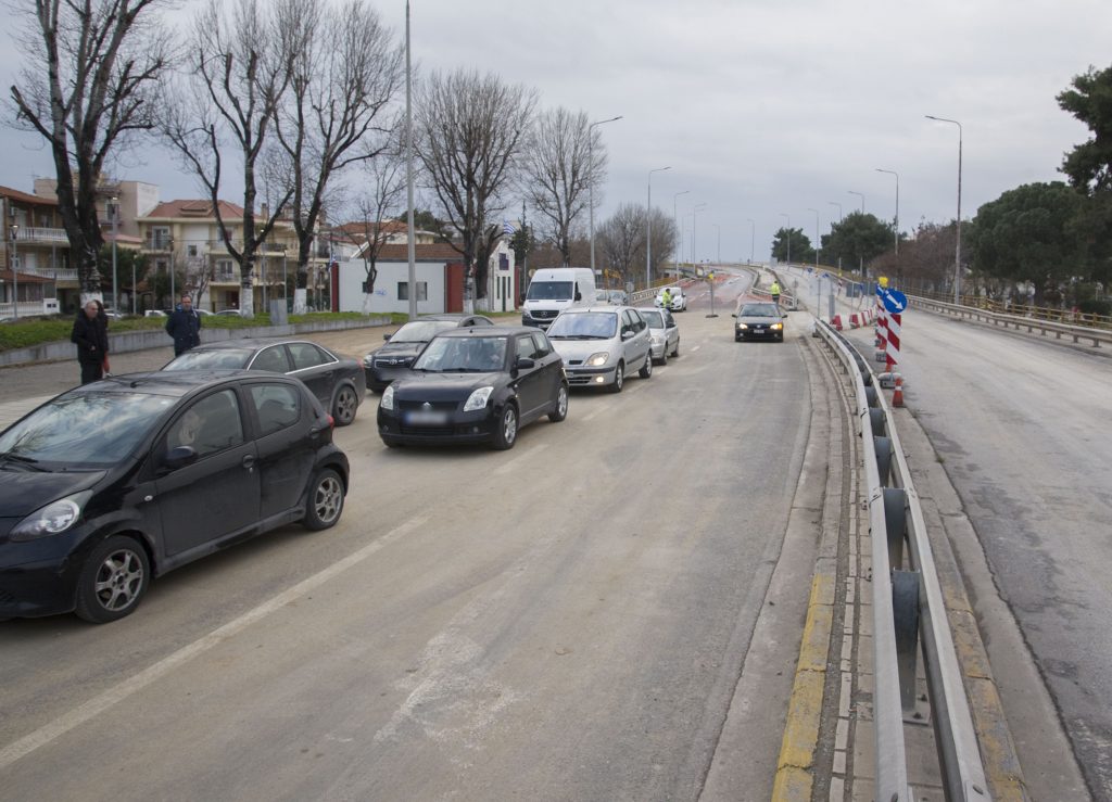 Σε αμφίδρομη κίνηση δόθηκε το ένα ρεύμα της Γέφυρας Δεδροποτάμου